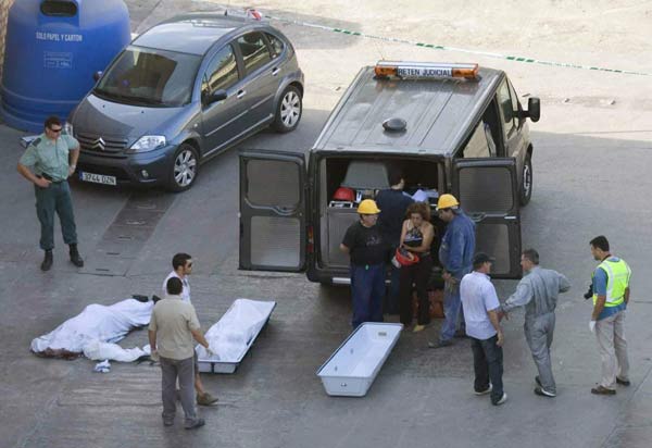 Muere un trabajador al caerle encima una estructura metálica en Almería