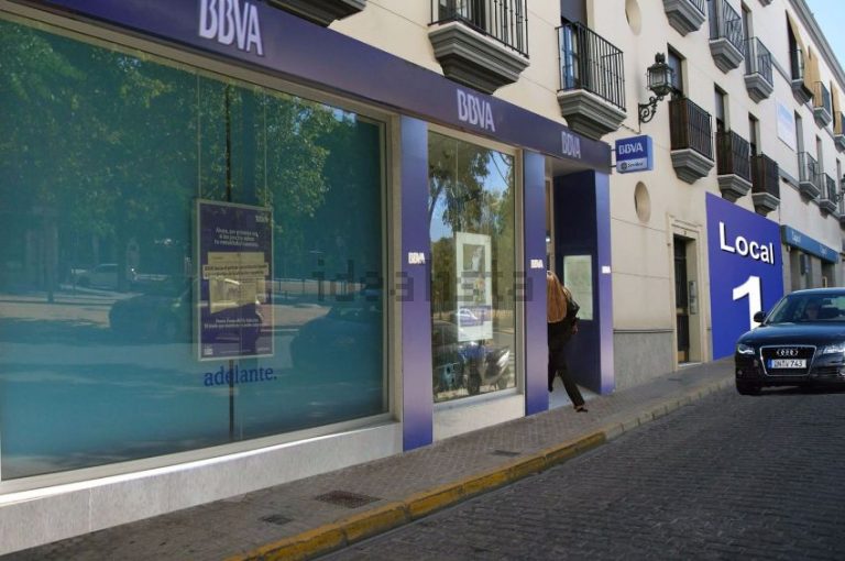 La pérdida de empleos y oficinas del sector financiero en Andalucía