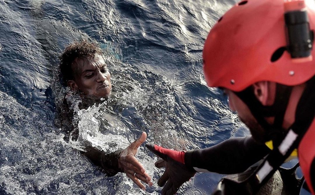 Contra los derechos humanos