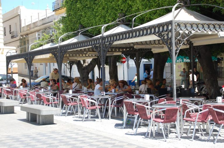 Los reducidos sueldos de las personas con empleo en Andalucía