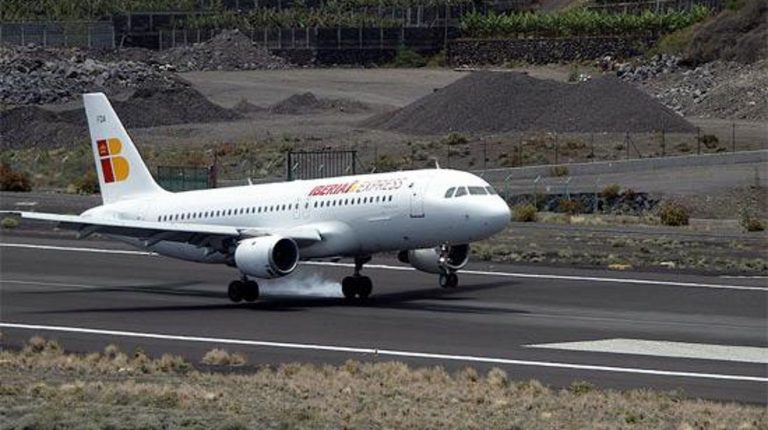 Lejos de despegar, Iberia aterriza en la desigualdad