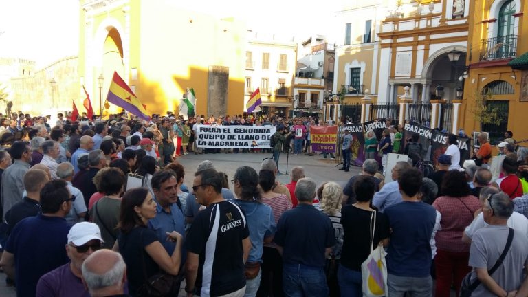¡Fuera Queipo de la Macarena!
