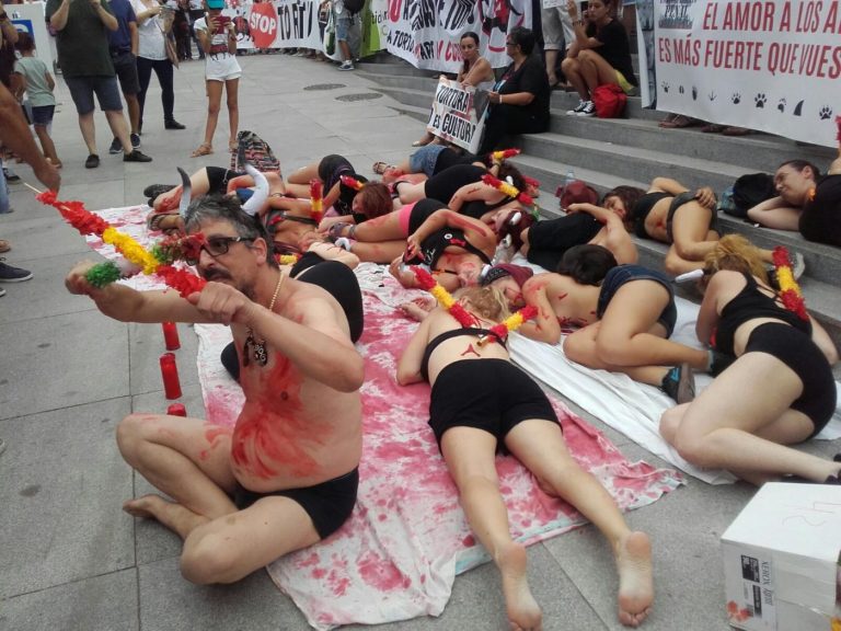 Menos España y más humanidad