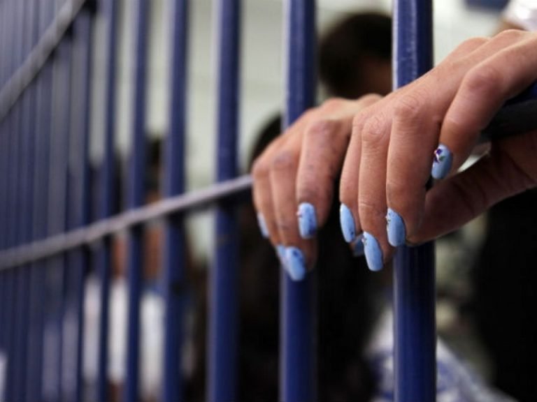 Encerradas con un solo juguete. Presas en las cárceles andaluzas