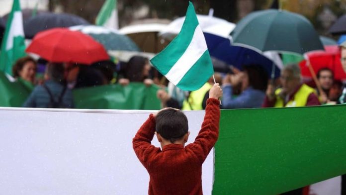 batalla-politica-por-enarbolar-la-bandera-del-andalucismo-en-pleno-desafio-catalan