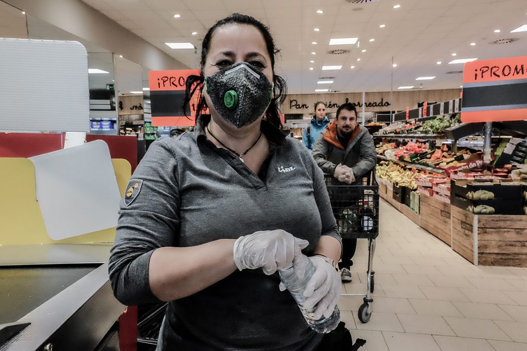 Pandemia calle 10, Sevilla 2020_red