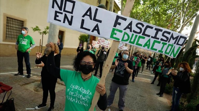 Cuando el chimpancé conduce el autobús
