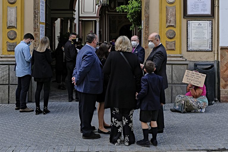 Ayúdame, Sevilla