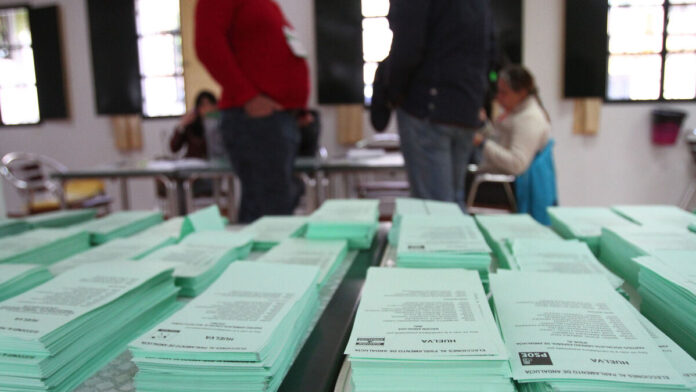 Papeletas-votacion-Huelva-elecciones-andaluzas_1678043348_157016796_1200x675