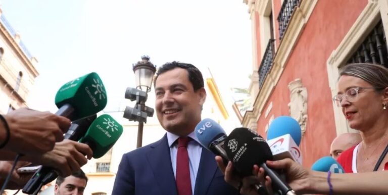 Desmigando los medios, cap. VI: Pagar menos impuestos, adorar al líder, obviar a los progres y apoyar la guerra: manual del buen andaluz