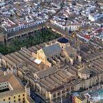 Mezquita_de_Córdoba_desde_el_aire_(Córdoba,_España)